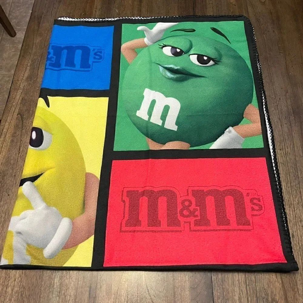 M&M's World Iconic Characters Lightweight Blanket - Picture 4 of 8